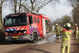 Brandweer heeft handenvol aan vervuild wegdek in Eemnes