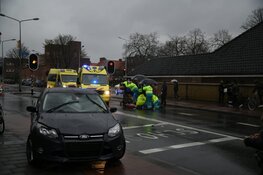 Fietsster ernstig gewond na aanrijding met auto in Hilversum