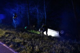 Auto na crash achter gelaten in Hilversum