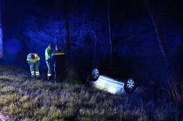 Auto na crash achter gelaten in Hilversum