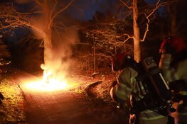 Scooter brandt uit in bosgebied Bussum