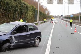 Auto gecrasht op A1 bij Huizen, één aanhouding