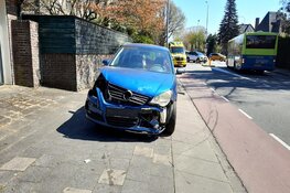 Auto total-loss na aanrijding in Loosdrecht