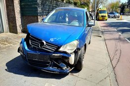 Auto total-loss na aanrijding in Loosdrecht