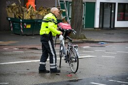 Fietser komt met schrik vrij bij ongeval in Hilversum