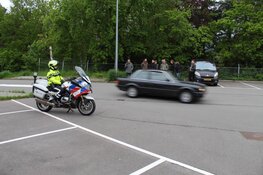 Politie beëindigt car-meeting bij station Bussum-Zuid