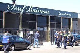 Politie valt bedrijven binnen in Huizen