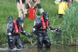 Kinderwagen gevonden in water aan de Giek in Huizen