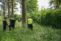 Motorfiets in de sloot na botsing met auto in Kortenhoef