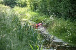 Motorfiets in de sloot na botsing met auto in Kortenhoef