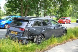 Motorfiets in de sloot na botsing met auto in Kortenhoef