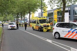 Ambulance zelf betrokken bij ongeval in Huizen