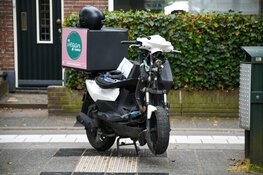 Twee bezorgers botsen tegen elkaar