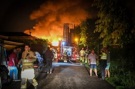 Uitslaande brand op chaletpark Loosdrecht