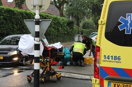 Bestuurder snorscooter gewond na aanrijding in Huizen