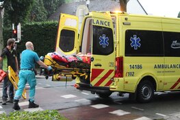 Bestuurder snorscooter gewond na aanrijding in Huizen