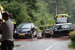 Persoon naar ziekenhuis na ongeval met twee auto&#39;s