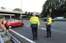 Botsing op A1 bij Naarden, bestuurders met de schrik vrij