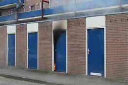 Brand in schuur in Huizen