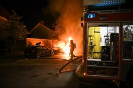 Brandende aanhanger zorgt voor vuurzee in Hilversumse woonwijk