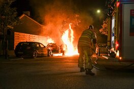 Brandende aanhanger zorgt voor vuurzee in Hilversumse woonwijk