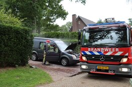 Auto raakt zwaar beschadigd na brand