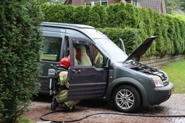Auto raakt zwaar beschadigd na brand