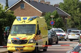 Fietser raakt gewond bij aanrijding op kruising in Huizen