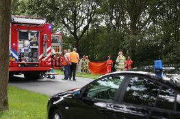 Automobilist ernstig gewond geraakt bij botsing met vrachtwagen in Huizen