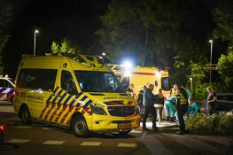 Scooterrijder zwaargewond bij val met scooter op rotonde Laren