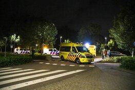 Scooterrijder zwaargewond bij val met scooter op rotonde Laren