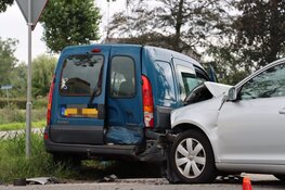 Gewonde en veel schade bij ongeval Weesp