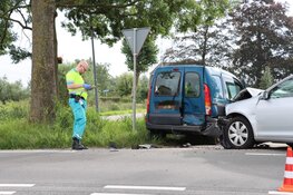 Gewonde en veel schade bij ongeval Weesp
