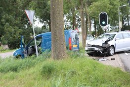 Gewonde en veel schade bij ongeval Weesp