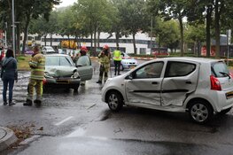 Brandstof op wegdek na botsing in Huizen