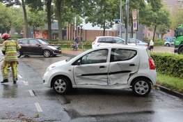 Brandstof op wegdek na botsing in Huizen