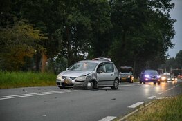 Weg afgesloten in Kortenhoef na botsing