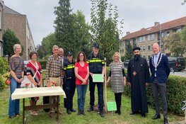 Inwoners Gooise Meren reiken Vredesprijs uit aan politie