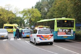 Auto crasht op middengeleider Eemnes
