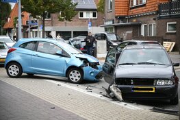 Meisje gewond na aanrijding tussen twee personenauto&#39;s