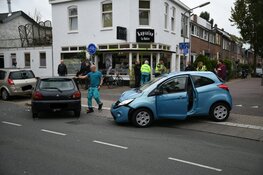 Meisje gewond na aanrijding tussen twee personenauto&#39;s
