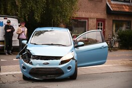 Meisje gewond na aanrijding tussen twee personenauto&#39;s
