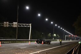 Ferrari crasht op A1 bij Naarden, bestuurder spoorloos