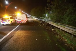 Ferrari crasht op A1 bij Naarden, bestuurder spoorloos