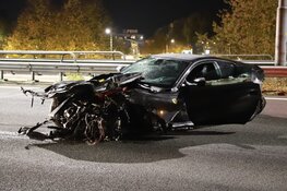 Ferrari crasht op A1 bij Naarden, bestuurder spoorloos