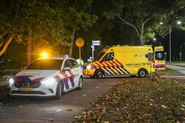 Twee fietsers botsen op rotonde in Hilversum