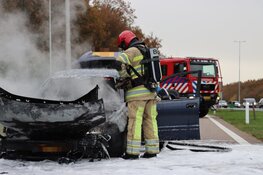 Veel rookontwikkeling bij autobrand Naarden
