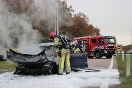 Veel rookontwikkeling bij autobrand Naarden