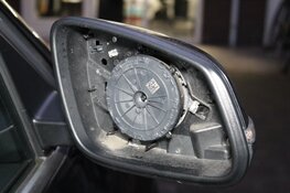 Spiegels weggenomen bij auto&#39;s in Naarden