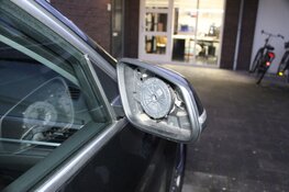 Spiegels weggenomen bij auto&#39;s in Naarden